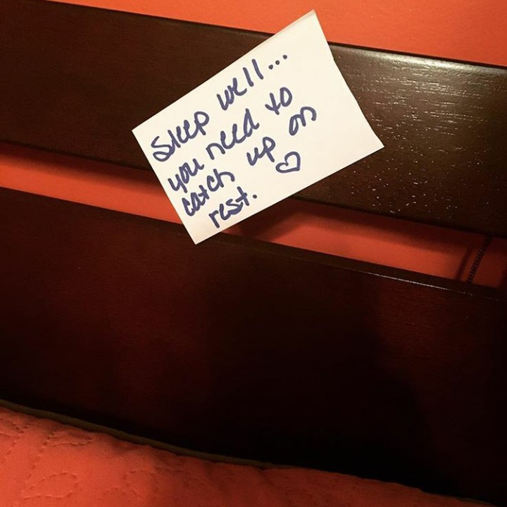 <p>Tidur yang nyenyak, kamu butuh istirahat. ( (Foto: Instagram @missmeganrachelle)<br /><br /></p>