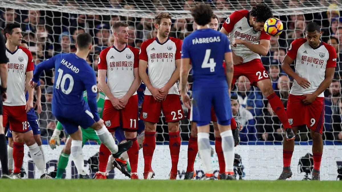 FOTO: Hazard Bawa Chelsea Menang, Giroud Cedera Kepala