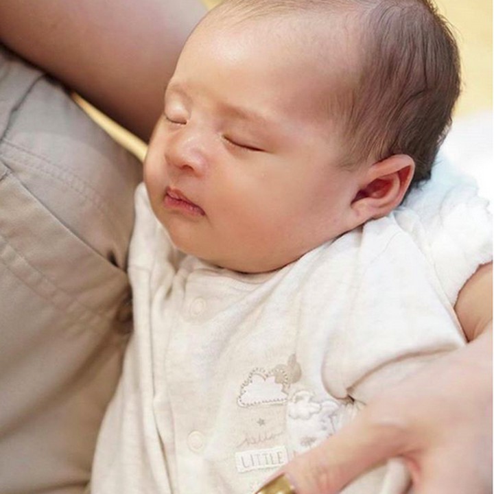 <p>Ekspresi Raphael saat tertidur pulas. Tetap ganteng kan? (Foto: Instagram/ @raphaelmoeis_official)</p>