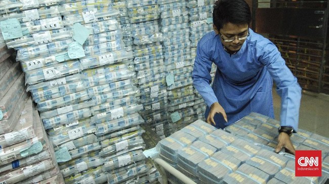 Pemerintah, BI, dan Otoritas Jasa Keuangan (OJK) perlu kembali mengatur strategi agar rebutan dana pihak ketiga (DPK) bisa dicegah dan likuiditas bank terjaga.