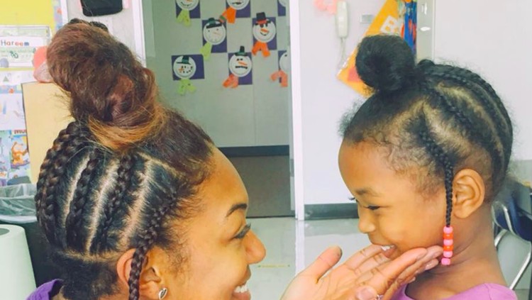 Begini jadinya kalau model rambut guru dan muridnya kembar.
