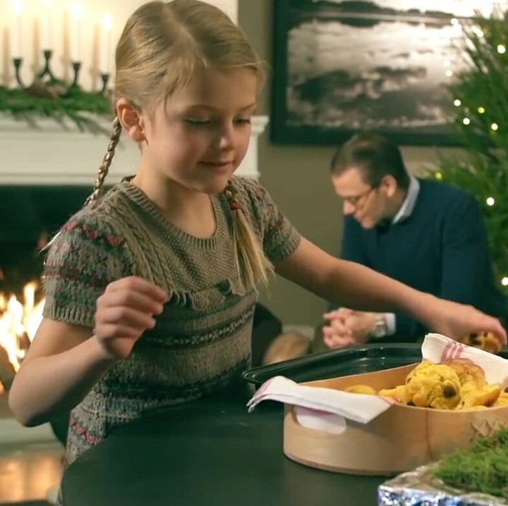 <p>Begini momen-momen saat Putri Estelle  merayakan Natal.  (Foto; Instagram @princessetelleofsweden)</p>