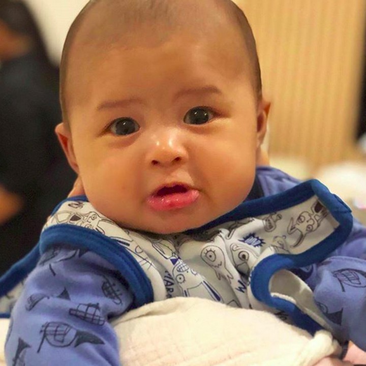 <p>Pasang ekspresi sedih kayak gini aja Baby Rapha tetap lucu ya, Bun. (Foto: Instagram/ @raphaelmoeis_official)</p>
