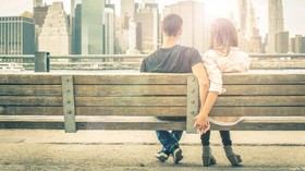 Jatuh Cinta pada Dua Orang di Saat yang Sama