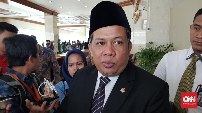 Wakil Ketua DPR Fahri Hamzah menduga Presiden Jokowi belum menandatangani UU MD3 karena terhasut oleh kalangan LSM yang menolak UU tersebut.