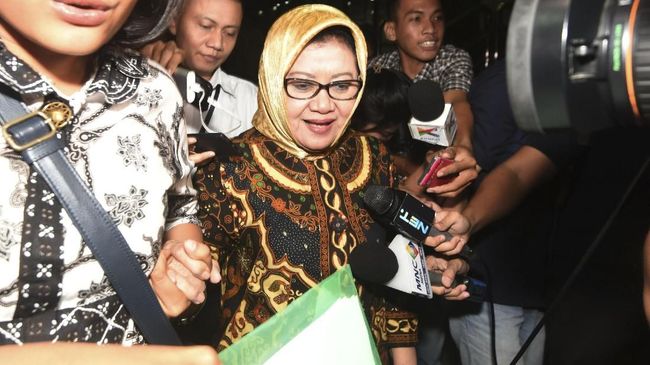 Kronologi Tangkap Tangan Bupati Subang Imas Aryumningsih Bupati Subang ditangkap di rumah dinasnya di Subang, Selasa (13/2) setelah KPK menangkap terlebih dulu sejumlah orang terkait suap izin pendirian pabrik.