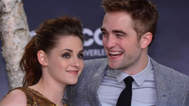 Bersiaplah menyambut romantisme zombie dan manusia di abad ke-21 ini. 'Twilight' disebut akan kembali mengisi layar lebar.