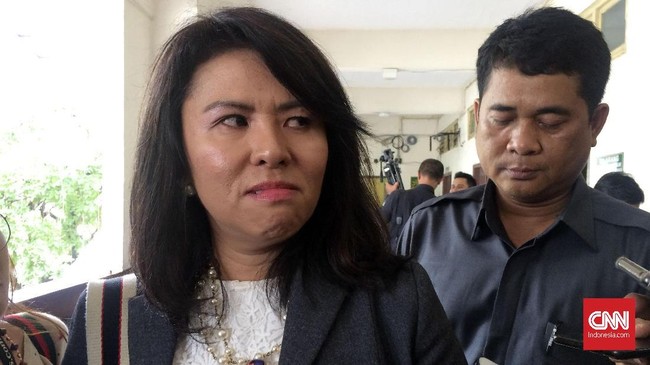 Keluarga Ahok menduga ucapan Yusril soal status kewarganegaraan Ayahanda Ahok hanyalah upaya untuk menumpang ketenaran Ahok.