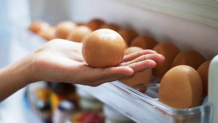 4 Cara Paling Efektif Mengupas Telur Rebus Dengan empat cara mengupas telur ini, tidak ada lagi daging telur yang terbuang di kulitnya Bun.