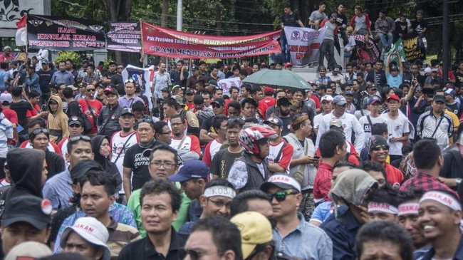 Proses rekrutmen harus dilakukan tatap muka, sehingga pihak aplikator mengetahui latar belakang pengemudi.