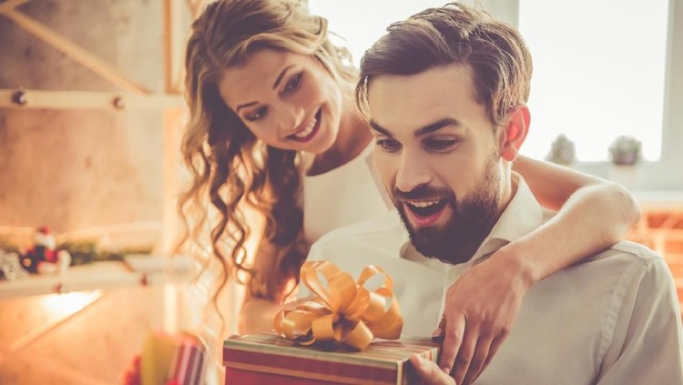 Memang sudah punya anak, tapi bukan berarti bunda dan ayah nggak butuh quality time berdua lho.