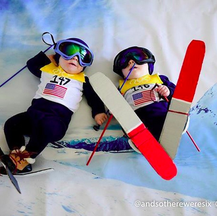 <p>Begini aksi si kembar saat 'tanding' ski. Lucu banget ya? (Foto: Instagram/ @andsothereweresix)</p>