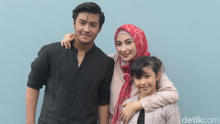 Kedekatan Aqueeni Aziz Djorghi dengan kakaknya Muhammad Rafi Akbar Pangestu