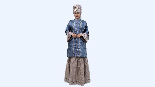 Desainer Indonesia Tuty Adib terpilih untuk menampilkan koleksinya di London Fashion Scout, London Fashion Week. 