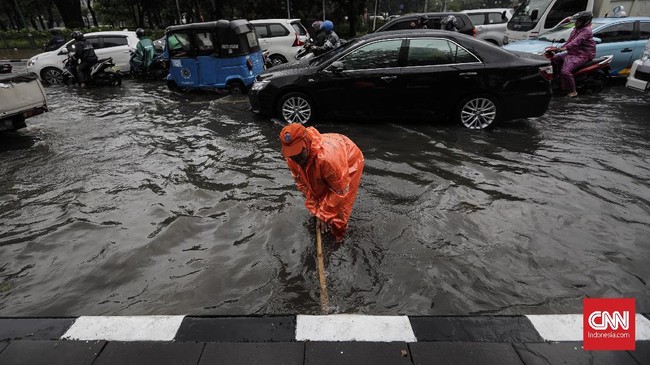 Tercatat ada 30 titik rawan genangan. Berbagai cara dilakukan Pemprov DKI Jakarta untuk meminimalisir dampak bencana tahunan ini.