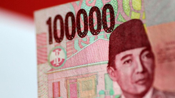 FILE PHOTO: An Indonesia Rupiah note is seen in this picture illustration June 2, 2017. REUTERS/Thomas White/Illustration/File Photo