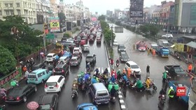 VIDEO: Hujan Deras, Jalan di Kelapa Gading Tergenang