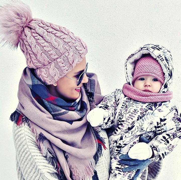 <p> Sama-sama pakai baju musim dingin, foto ibu dan anak ini tetap kece kan? (Foto: Instagram/ona_on_i_dzieciaki)</p>