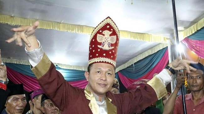Bupati Lampung Tengah Mustafa yang ditangkap KPK adalah kader NasDem. Sekjen menyatakan NasDem akan mencermati perkembangan kasus calon gubernur Lampung itu.