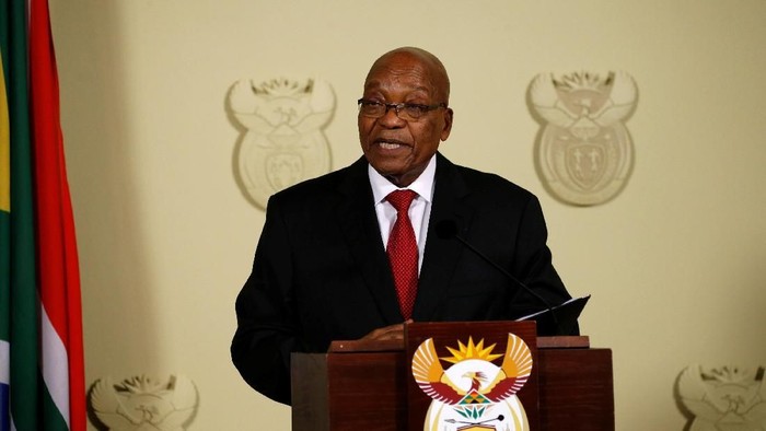 South Africa's President Jacob Zuma looks down as he speaks at the Union Buildings in Pretoria, South Africa, February 14, 2018. REUTERS/Siphiwe Sibeko     TPX IMAGES OF THE DAY