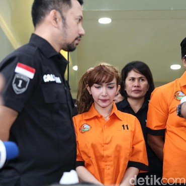 Bebas Saat Pandemi Corona, Roro Fitria Wajib Lapor via Video Call