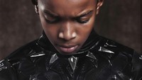 <p>Nah, kalau yang ini sih jagoannya. Nama tokohnya T'Challa. Dia mewarisi titel 'Black Panther' dari ayahnya. (Foto: Instagram @mzkaybebe)</p>