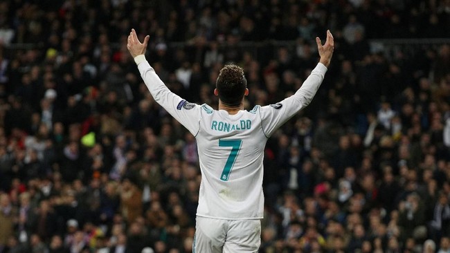 Cristiano Ronaldo cetak sepuluh gol dalam enam laga terakhir. Ronaldo mulai bangkit mengejar catatan gol Lionel Messi di La Liga 2017/2018.