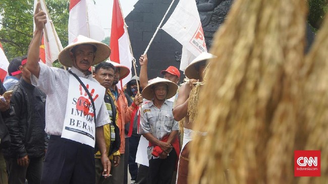 Dalam kurun waktu beruntun, pemerintah menerbitkan beberapa kebijakan impor bahan pangan dengan alasan untuk menjaga stabilitas harga jelang Lebaran 2018.
