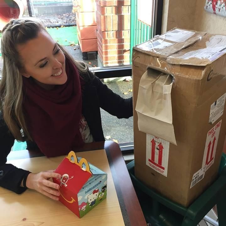 <p>Bahkan mengajak embrio untuk menikmati paket makanan anak-anak.  (Foto: Facebook/ Mickey D Clark)</p>
