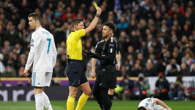 Neymar disebut hanya sosok pemain seperti monster dan tidak bisa menyamai kualitas Lionel Messi dan Cristiano Ronaldo.