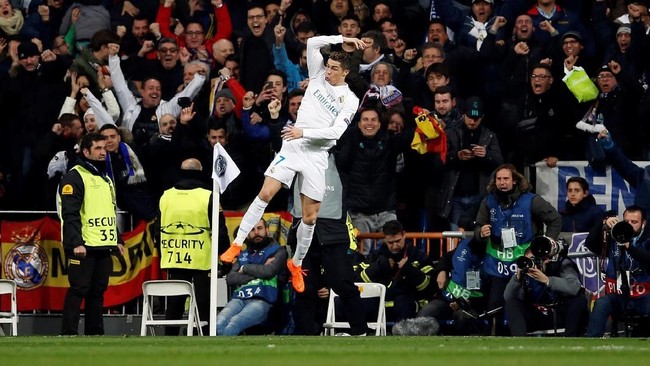 Legenda Arsenal Paul Merson menyarankan Cristiano Ronaldo segera pensiun sebelum performa impresifnya memudar.