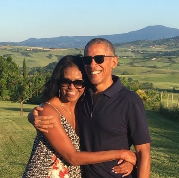 <p>Mantan Presiden Amerika, Barack Obama juga sweet banget. Menurut Obama, setiap hari lebih baik jika bersama sang istri. (Foto: Instagram/barackobama)  </p>