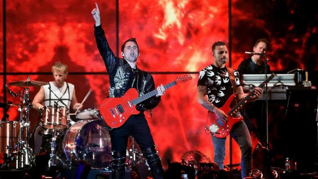 Muse bakal merilis single dan album baru pada tahun ini. Pun, mereka menjanjikan sebuah tur baru yang memukau para fan.