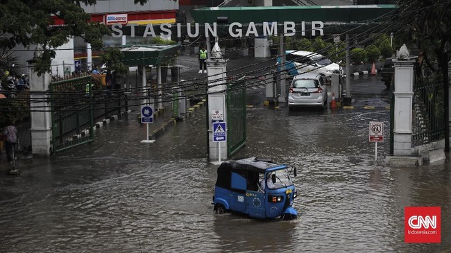 Kepala BBWSCC mengkritik andai pemerintah tak meneruskan program normalisasi sungai, pengerukan seharusnya tetap rutin dilakukan untuk mencegah pendangkalan.