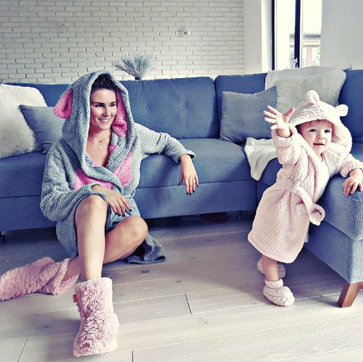 <p>Dengan kostum begini, baik bunda maupun si kecil sama-sama cute kan. (Foto: Instagram/ona_on_i_dzieciaki)</p>