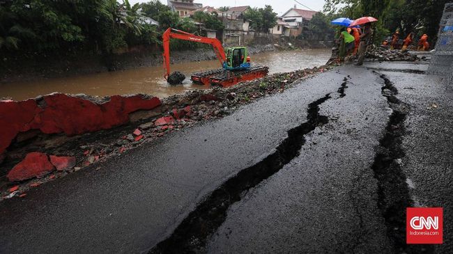 Pergerakan Tanah Berpotensi Terjadi di 10 Kecamatan di Jakarta BPBD DKI mencatat dua kecamatan di Jakarta Timur dan delapan kecamatan di Jakarta Selatan rawan pergerakan tanah pada Desember ini.