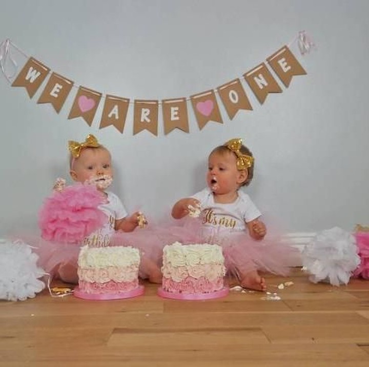 <p>Ini dia si kembar identik yang berulang tahun pertama, Lyla dan Lily. (Foto: Facebook/ Lara Mason)</p>