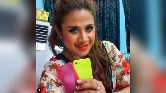 Dhawiya Zaida, putri ratu dangdut Elvy Sukaesih ditangkap polisi di kawasan Cawang, Jakarta Timur. Dua ditangkap bersama empat orang lainnya.