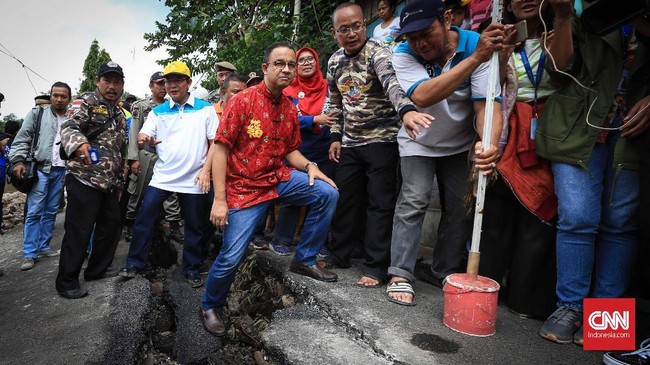 Gubernur DKI Jakarta Anies Baswedan mengaku selalu mengunjungi kelenteng saat Tahun Baru Imlek. Tahun ini dia ikut mengenakan cheongsam.