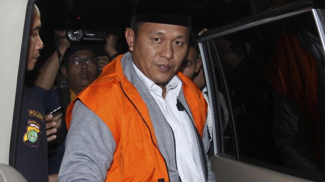 JPU dari KPK mendakwa Bupati nonaktif Lampung Tengah, Mustafa, menyuap total Rp9,6 M untuk  anggota DPRD Lampung terkait persetujuan pinjaman daerah.