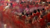 FOTO: Pesta dan Doa Demi Berkah 'Anjing Tanah' Sejumlah kawasan di Asia menyambut Imlek dengan pesta sekaligus doa, agar Tahun Anjing Tanah membawa keberkahan.