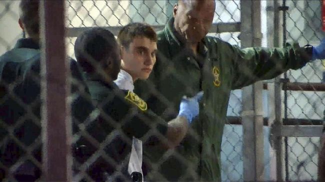 Pelaku Penembakan Sekolah di Florida pada 2018 Akui Bersalah Nikolas Cruz, pelaku penembakan sekolah Parkland di Florida, AS, pada 2018 lalu mengaku bersalah dan meminta maaf pada Rabu (20/10) waktu setempat.