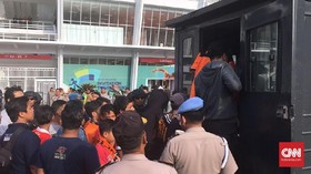 Apa Saja Tugas Petugas Keamanan dan Stewards di Stadion?
