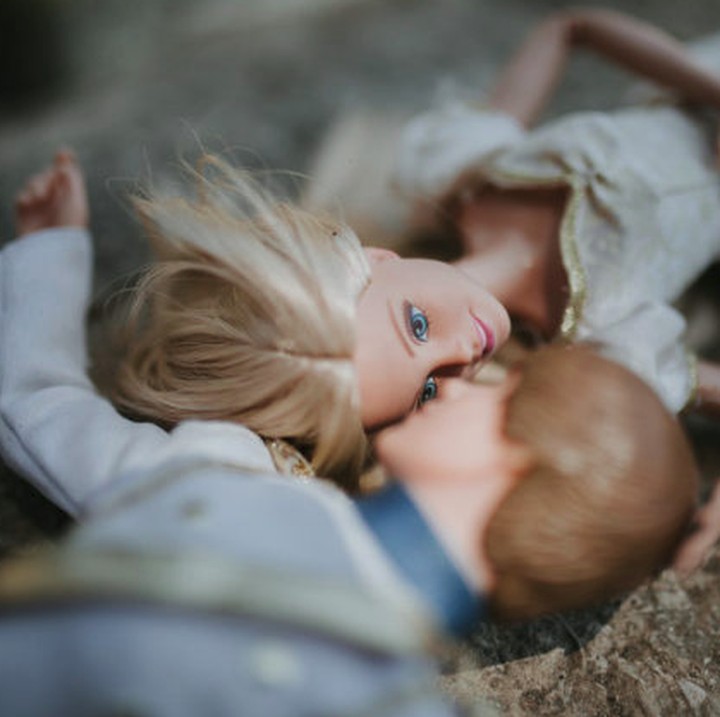 <p>Kata kedua putri Brandon, Lila dan Justin udah lama saling mencintai. He-he-he, ada-ada aja kamu, Nak. (Foto: byoungforeverphotography)</p>