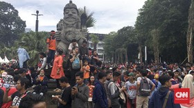 Suporter Persija Bobol Pintu Biru SUGBK