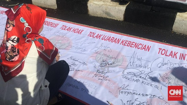 Komisioner Komnas HAM Sandra Moniaga menyatakan, saat banyak anak-anak yang enggan main dengan teman yang berbeda agama. Ini menurutnya ancaman serius.