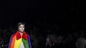 Warna 'Pelangi' Dominasi Panggung Mode Dunia