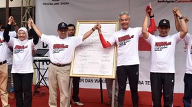 Ganjar Makan Bareng Sudirman Said di Angkringan