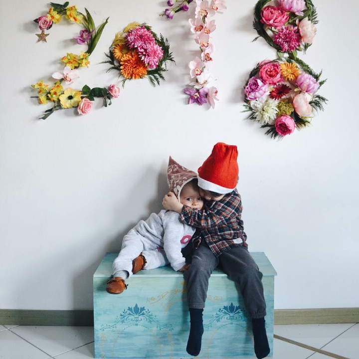 <p>Ini kayaknya foto pertama kakak sama adik di 2018.  (Foto: Instagram/pluswonderland)</p>
