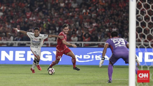Bek Bali United yang tengah naik daun, I Made Andhika Wijaya, berbicara soal perbedaan tensi pertandingan di kompetisi Asia dan Liga 1.